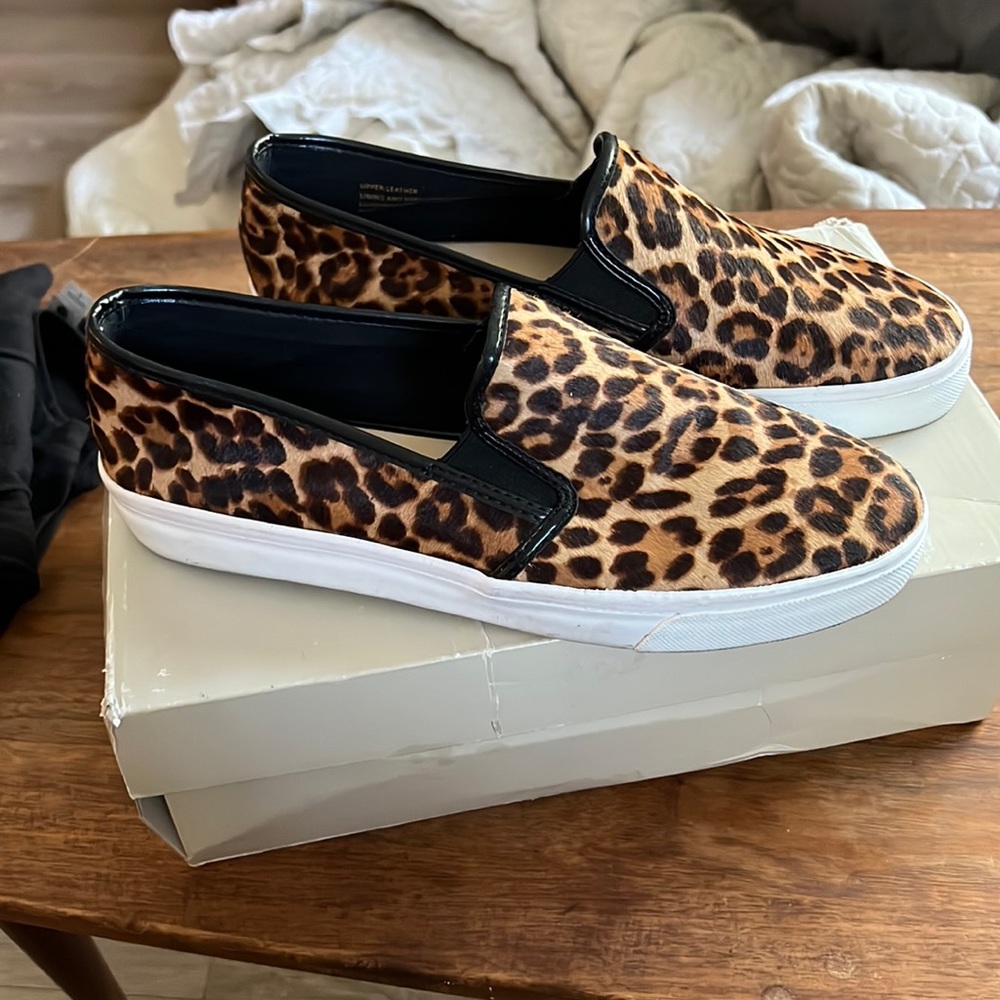 Banana republic leopard faux fur print. Style Brenna natural mix black. Size 8.5